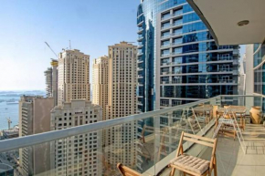 Homey 1-Bedroom Apartment with Balcony Views in Dubai Marina